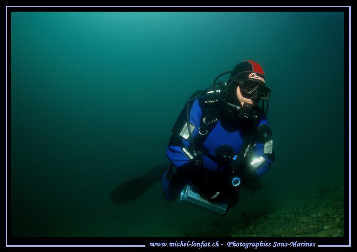 Under the Ice - Diving.... Que du bonheur... :O)... by Michel Lonfat 