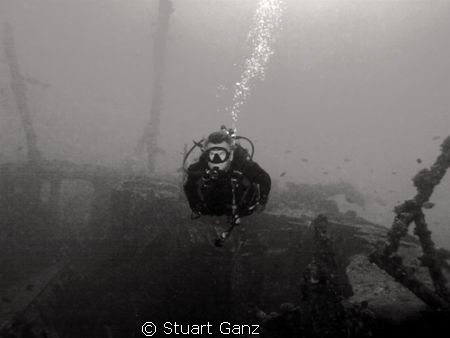 Wreck diver on the "Mahi" by Stuart Ganz 