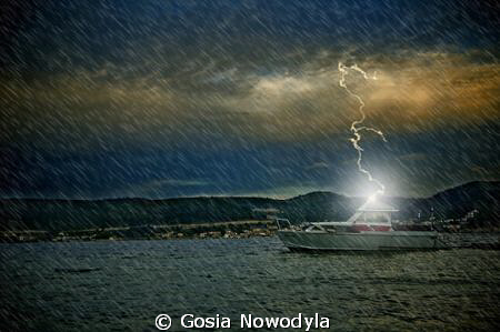 Sorry, no night diving today, the weather doesn't seem to... by Gosia Nowodyla 