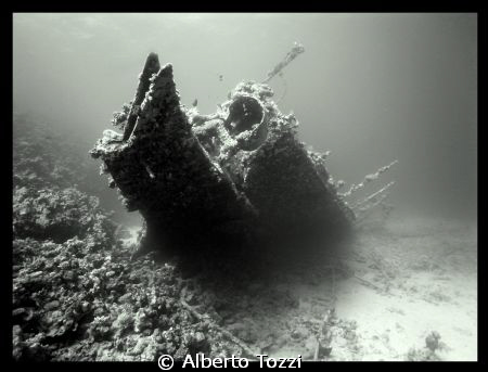 Abu Nuhas reef, the Carnatic from the bow by Alberto Tozzi 